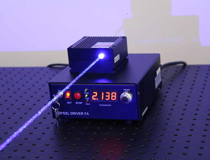 8W 450nm Alto Voltaje Láser semiconductor Azul Fuente láser
